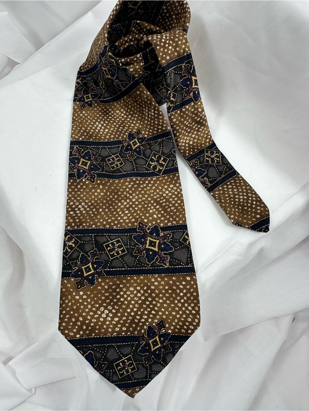 0746 Van Heusen Tie 59”X 4”